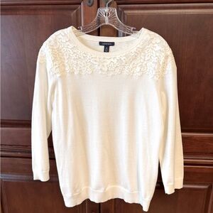 Lands End ivory pullover sweater, size Medium.